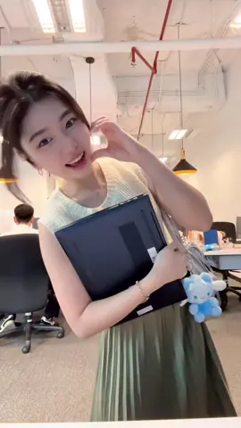 outfit ngantor tapi tiba tiba cinta datang, gimana ini maudyyyy #fyp #OOTD #officeoutfit #outfitcheck #outfitinspo 