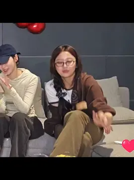 ゴールデンレトリバーと飼い主🥰 #LESSERAFIM #사쿠라  #SAKURA #YUNJIN #hotcoolz 