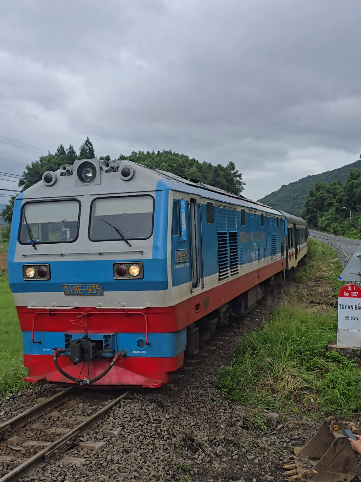 SE5 QUA GA HẢO SƠN VÀO HẦM ĐÈO CẢ #reels #daklak #locomotive #duongsatvietnam #train 
