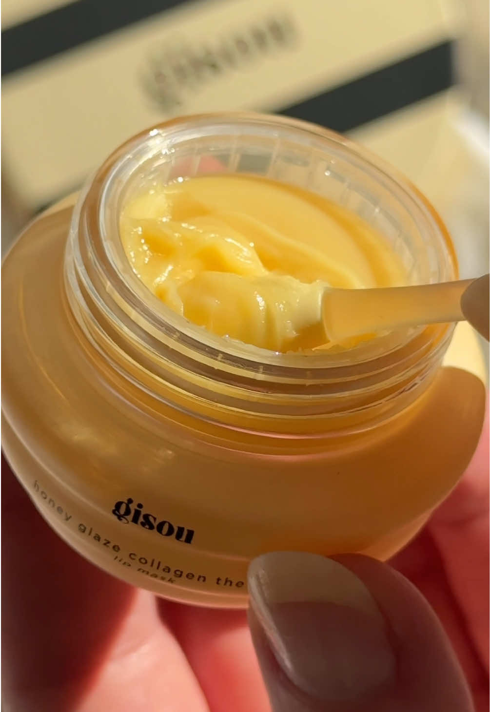 NEW @Gisou Honey Glaze Collagen Therapy Lip Mask 💛 The honey buttercream scent is delicious 🧈🍯🐝 . *press sample lip care, girly girl, soft girl, honey infused, viral lip products, aesthetic, glossy lips, trending beauty, cute packaging, glazed lips #gisou #gisoulipmask #girlythings #lipmask #viralproducts 