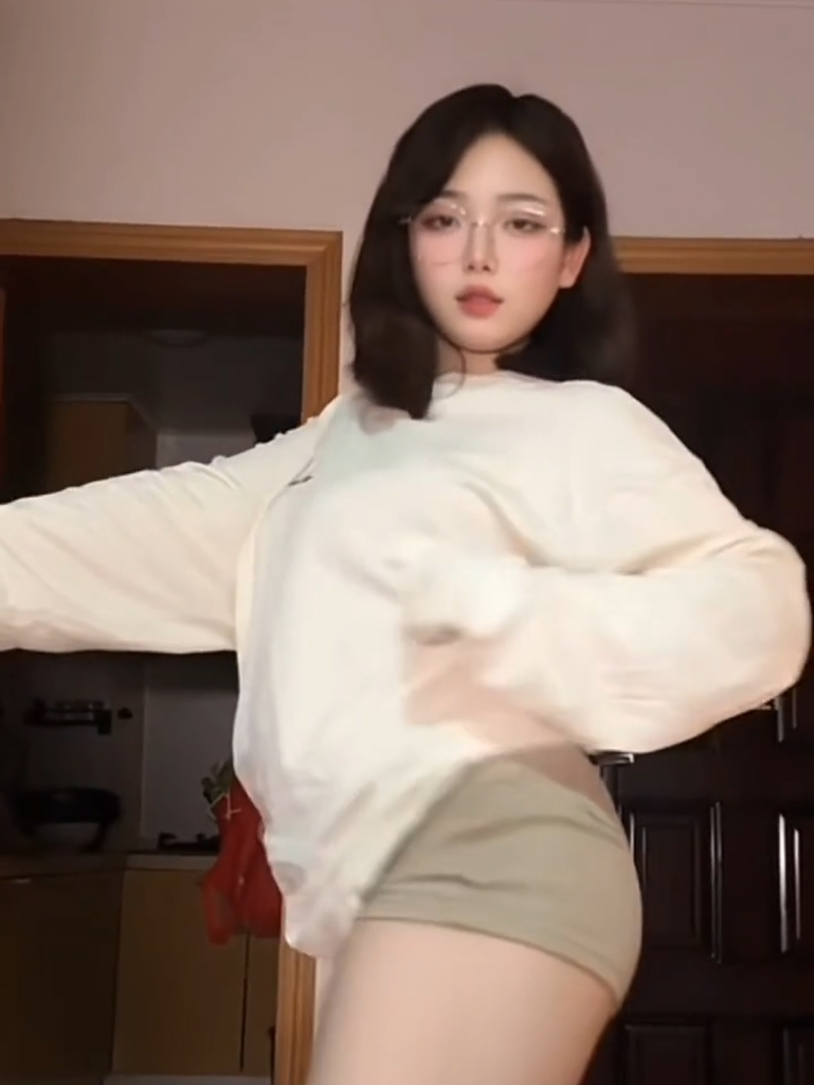 Tuổi 18 con gái chỉ có một Còn gái 18 năm nào cũng có đó thôi. #xuhuong  #hongmongmanh  #gymgirl  #nhaytiktok 