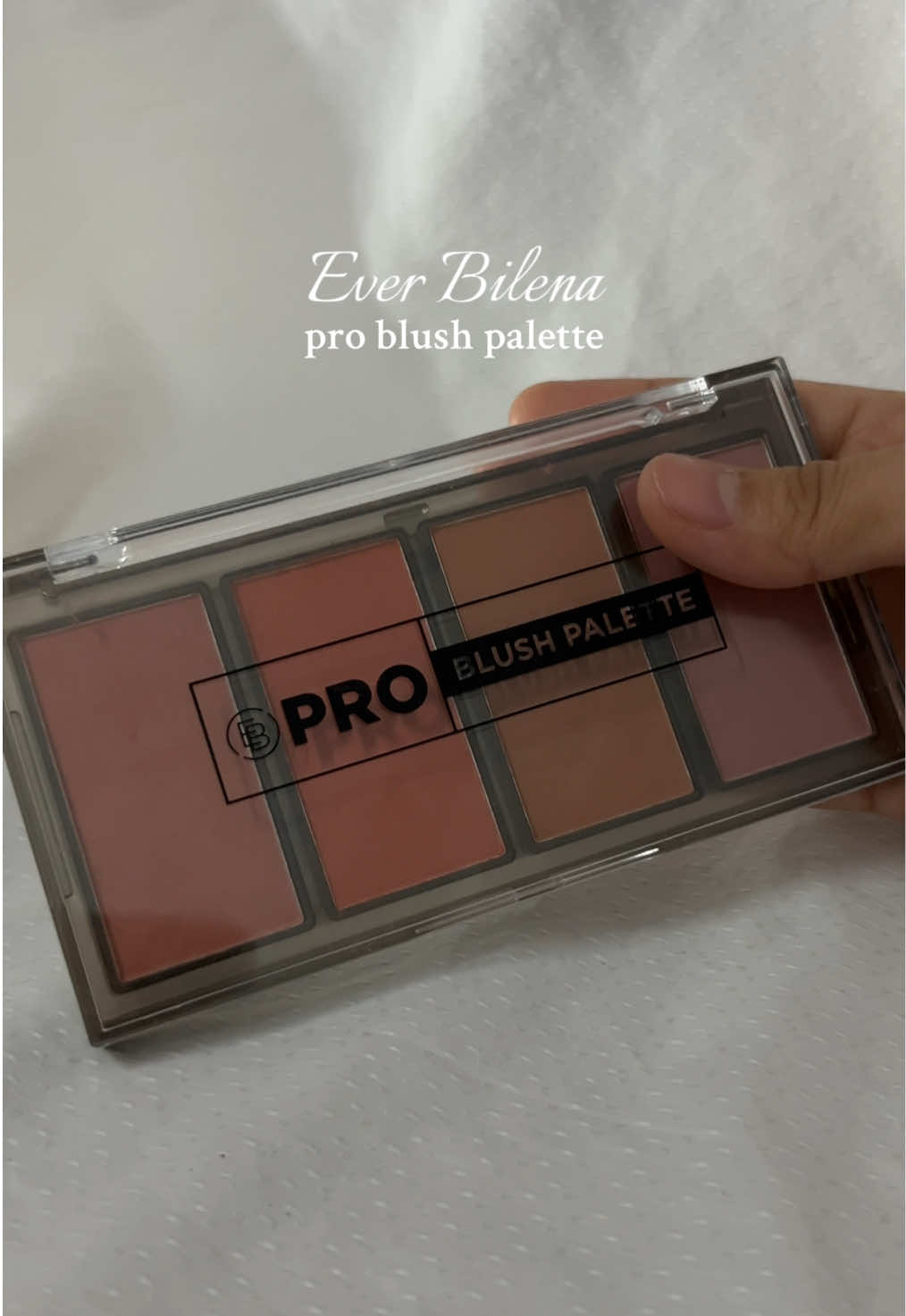 Just swatched the Everbilena Pro Blush Palette and I’m obsessed 😭💖 Every shade blends like a dream! @Ever Bilena  #everbilena #problushpalette #makeup #fypp #budolfinds 