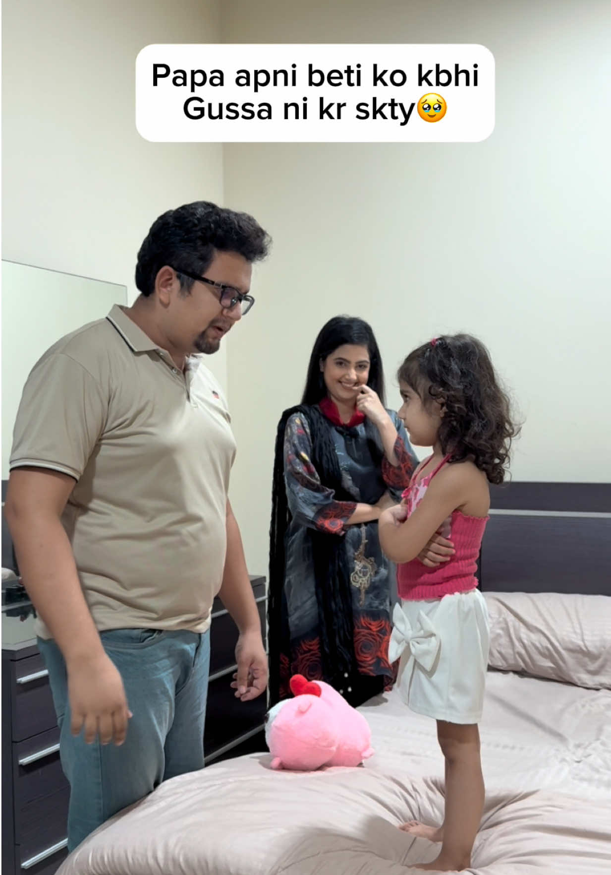 Bs mama k samny drama krty hain papa🤣 #foryou #fyp #mehakusama #goviral #trend #trendingvideo #viraltiktok #marriedlife #motherhood #mom #MomsofTikTok #funny #funnyvideos #toddlersoftiktok #parenting #couple #funnycontent #viral #couplegoals #fatherdaughter #father #fatherhood #trendingvideo 