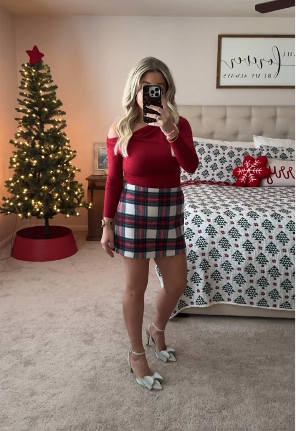 Holiday outfit on my LTK in bio 🫶🏼 #holidayoutfit #outfitsinspo #fyp 