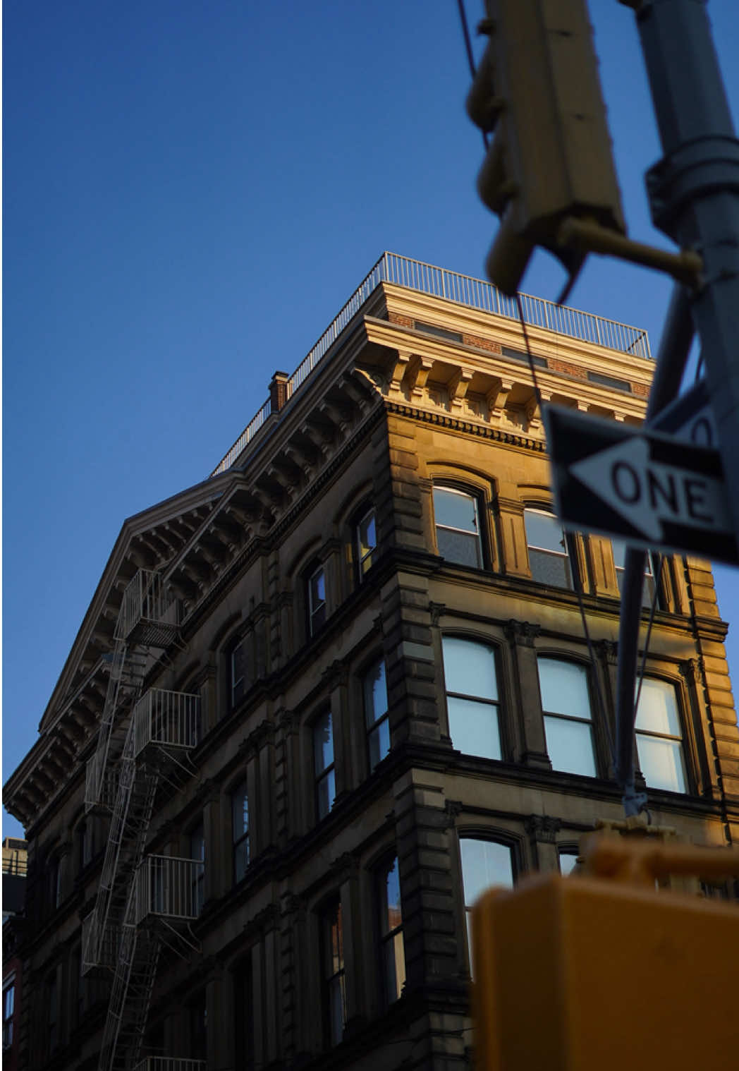 Oops... a tiny dust speck photobombea the lens! Next time, l'Il double-check before hitting record!  #nyc #cinematic #fyp #filmmaker 