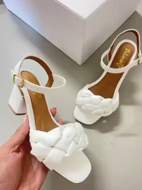 👡💥 OFERTA RELÂMPAGO! Sandália Feminina com Trança LINK NOS COMENTARIOS!!!  De R$69,90 por apenas R$58,90 ⚡ 16% OFF! Salto grosso médio 7,5cm, perfeita para casamentos, festas ou eventos sociais. ✅ Lançamento confortável e elegante ✅ Design sofisticado com trança ✅ Ideal para usar o dia todo sem esforço ✨ Garanta já a sua e arrase em qualquer ocasião! #BlackFriday #achadinhos#SandáliaFeminina #ModaFeminina #SaltoGrosso #Promoção #Descontos