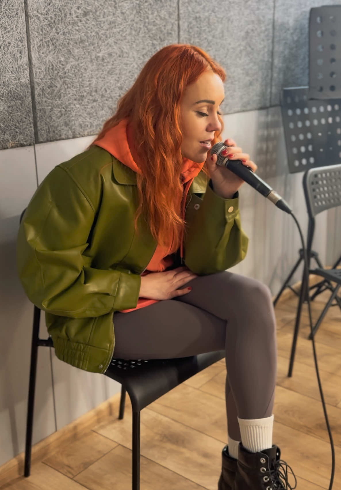 Атмосфера процесу за лаштунками ✨🎸 . #ukraine #fyp #viraltiktok #singer #process 