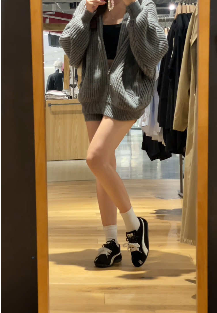 Trời ơi thật sự là siêu ưng đôi này, gọn chân mà dễ phối đồ #giaychinhhang #giaysneaker #giaynamnu #giaydihoc #xuhuong 