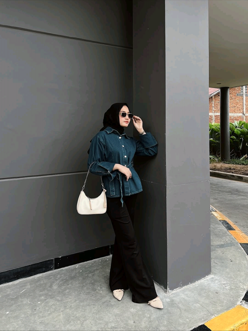 flare pants + Julia blouse fitted denim #flaredpants #denim #fittedshirt #slimfit #outfitideas 