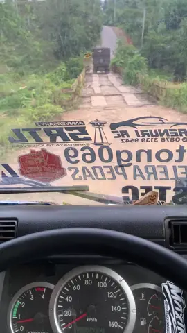 naik naik kepuncak gunung😮‍💨😮‍💨 #brandatiktok #trukkalimantan #pesonatrukkalimantan #fyp 