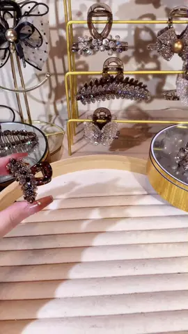 Kẹp nửa đầu đính đá cao cấp, kẹp tóc sang trọng đi tiệc #SuriAccessories #caocap #keptoc #keptoccaocap 