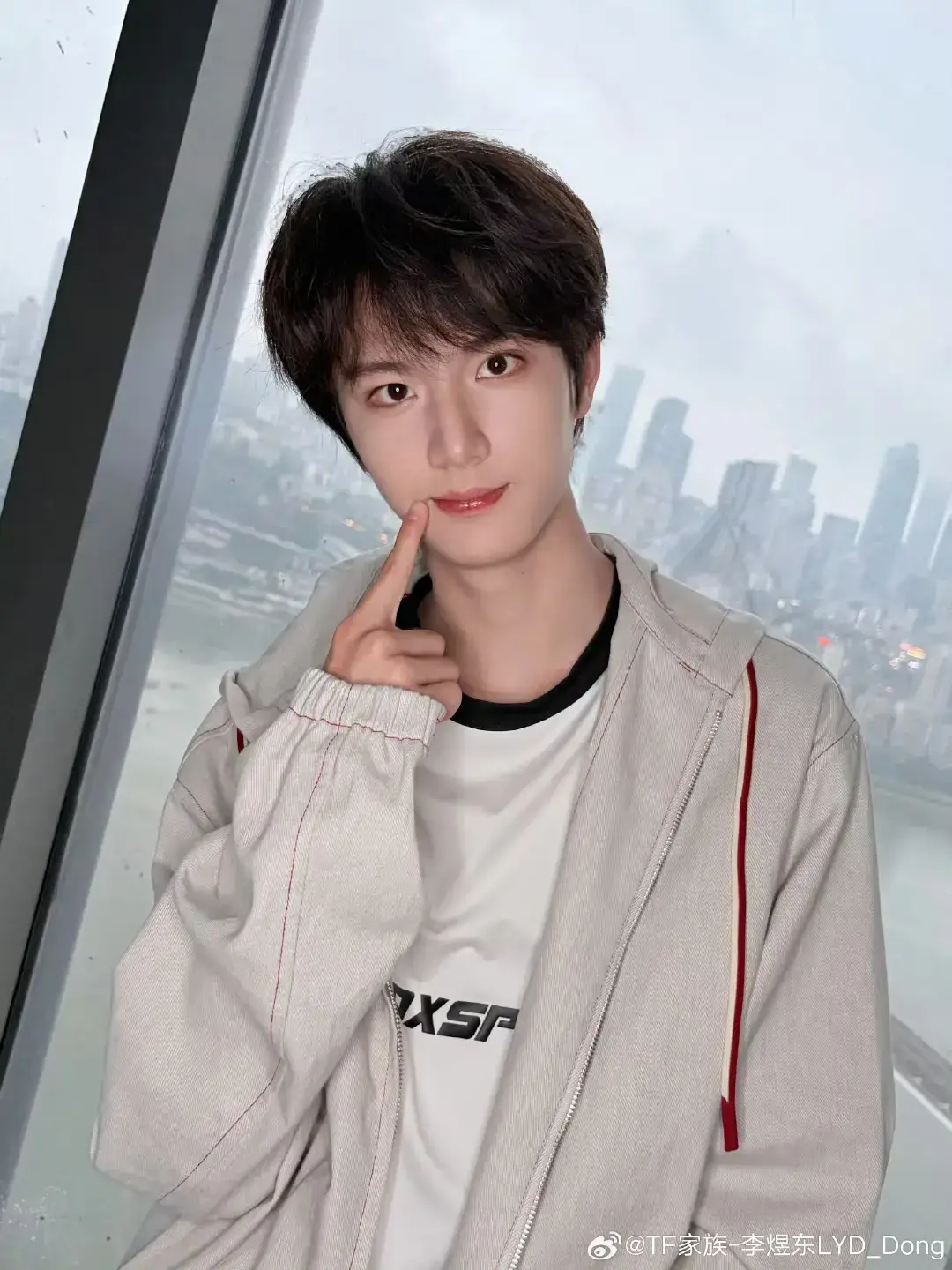 𝐋𝐈𝐘𝐔𝐃𝐎𝐍𝐆 𝚞𝚙𝚍𝚊𝚝𝚎 𝕎𝔼𝕀𝔹𝕆!!  caption:大家晚上好，有没有看出来我的表情是在o.O和O.O之间来回切换呢✌️ ​​​ #LiYuDong.#TF家族  #weibo #fyp 