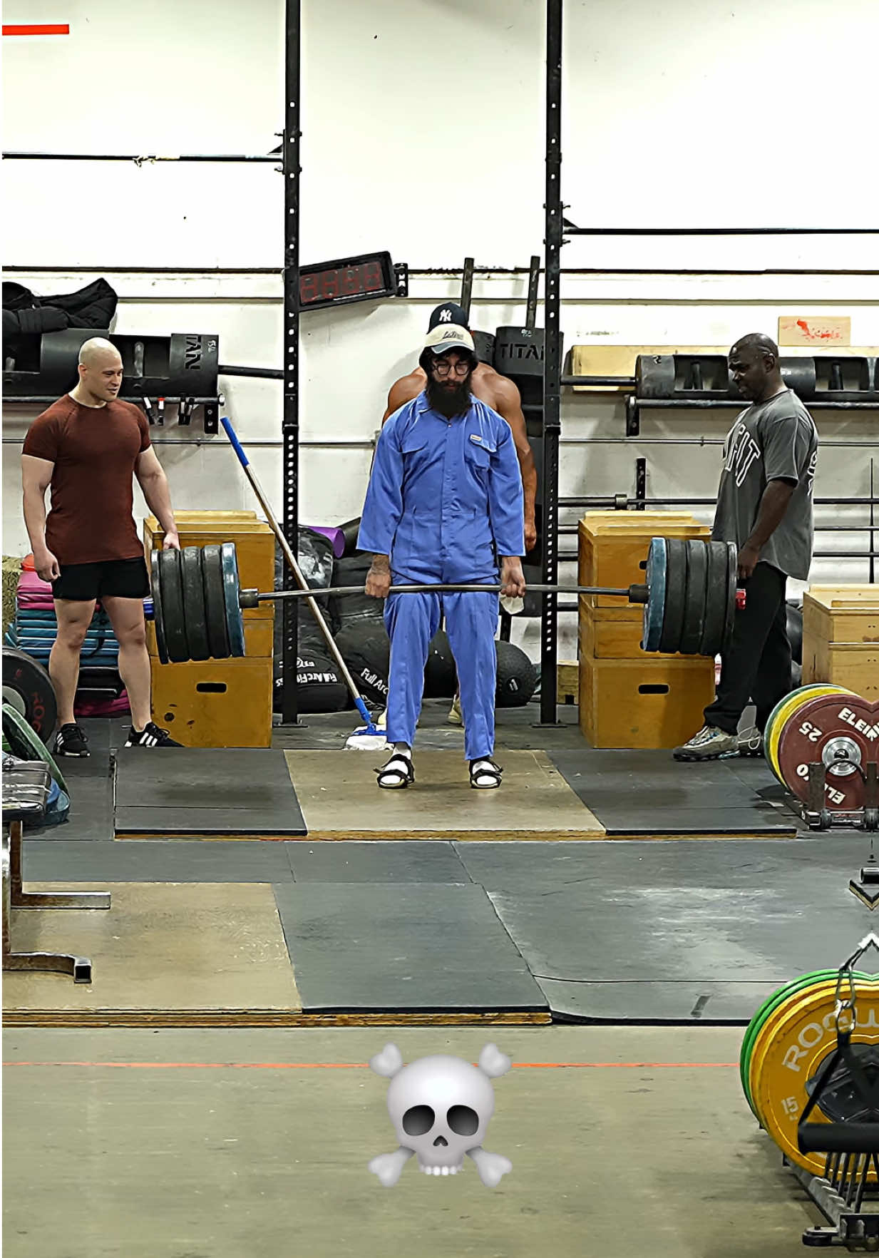 Like this?🤭 #anatoly #gym #prank 