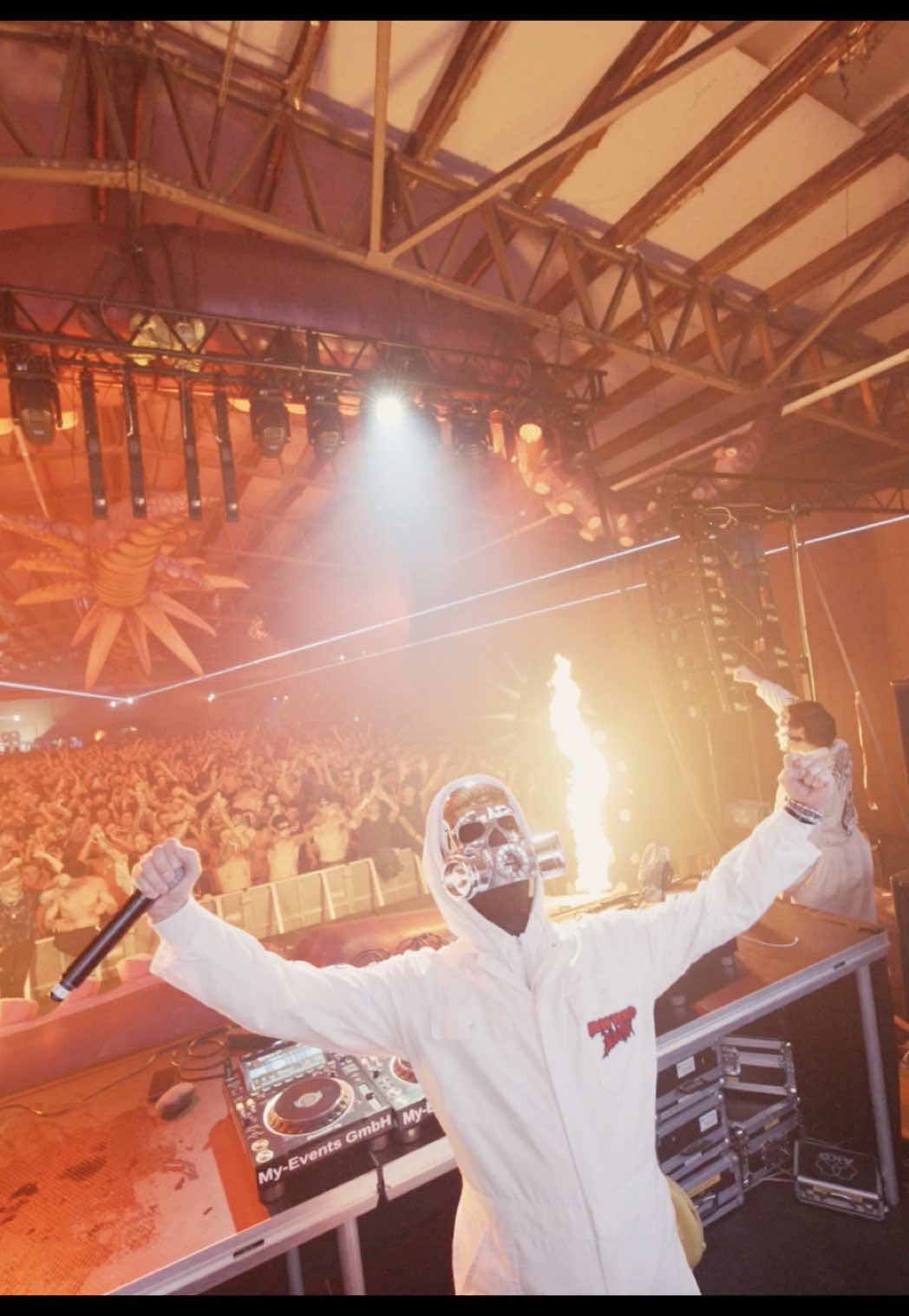 SLAUGHTERHOUSE BBQ. WE’RE COOKING SOMETHING BIG. CAN YOU HEAR THE NEW 🥩?