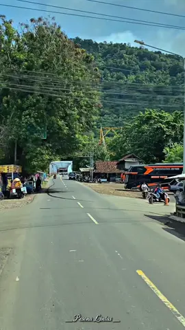 Daerah bagbagan ini selalu di jadikan patokan pertanda sudah dekat ke pantai pelabuhan ratu dan jadi patokan juga untuk beristirahat yang mau ke pantai geopark ciletuh dan ujung genteng..