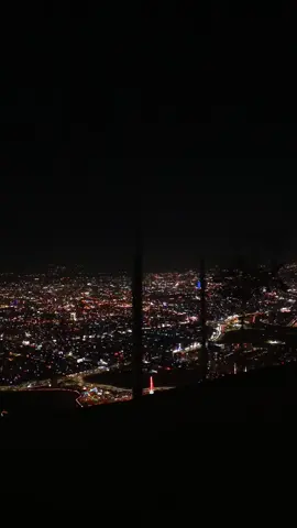 جبل ازمر ليلاً 🌌✨ #الاجواء_الشتويه #احلى_أجواء #سفراتنا #شمال_العراق #سليمانيه 