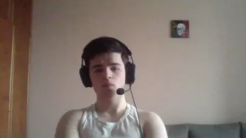 ну вот и я, с самым длинным видосом на канале. порассуждал на тему первоочерёдности цели, и неотрывности смысла от счастья, а так же о том, что люди редко видят эту взаимосвязь. не самое лучшее видео, потому что я к нему никак не готовился - просто спонтанно захотелось записать видео, ну тут уж извините. ещё чуть-чуть отсрачиваю 