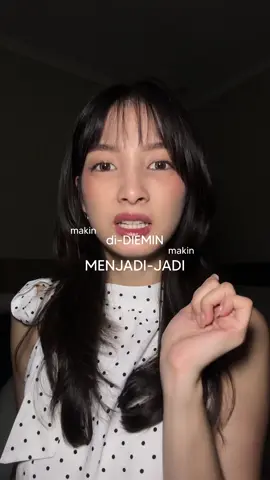 sebenernya pengen bgt aku gatekeep, tp ini tuh terlalu sayang buat gak di spill! liptint yg lembap dan efek glossnya makin lama makin bagus! cobain juga deh Glassy Glow Lip Tint dari @Cleyà Beauty  #liptint #BeautyReview #beautytips #makeuprecomendation 