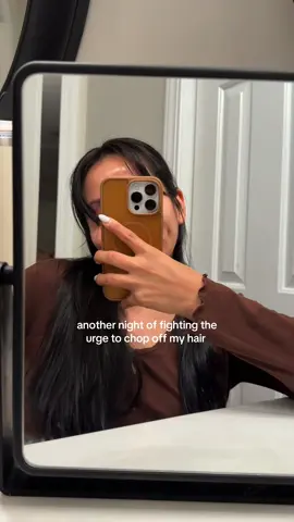 watching everyone do the CHOP 💇🏽‍♀️ is so tempting BUT I remember when balayage was a thing & I didn’t like it on me at all😭 so here we are doing DIY lashes for the first time 😅  let’s just say tears were shed 😭 for my diy lashes girls do you prefer clusters? and recommendations on brands. I like these just felt different and I know I have to get used to them . . #lashes #diylashes #lashesoftiktok 