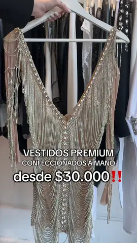 @Rosh ❤️ VESTIDOS DESDE $30.000 y TOPS DESDE $10.000‼️ 📍 Donato Álvarez 1466, Caballito CABA Buenos Aires 🕢 Están todos los viernes del mes, y ahora del 11 al 16 con una FERIA EXCLUSIVA. Están abiertos de 10 a 19hs! También van a estar en diciembre del 9 al 23! 📲 Podés hacer tus consultas por WhatsApp al 1153370009 💸 ES INCREÍBLE LO BARATAS Y DE CALIDAD que son las prendas! Tienen 2x1, descuentos del 30% / 50% / 70%! Literal TENÉS QUE APROVECHAR 📏 Tienen talle S, M y L y tenés probadores!  👗 Vas a encontrar sastrería, vestidos de fiesta, prendas hechas a mano, conjuntos, tops y sector vintage con promos especiales. En la parte delantera del local vas a encontrar el sector vintage con toooodas las promos, y en la parte trasera vas a encontrar la colección actual. ⭐️ La mayoría de las prendas están elaboradas a mano, diseñadas y confeccionadas, con un distintivo (aplique, bordado, strass, lentejuelas) literal piensan cada detalle!  💳 Aceptan todos los medios de pago y 3 cuotas sin interés  🛍️ También podés comprar por su web (www.roshmoda.com)  💌 A las clientas selectas les dan una tarjeta con descuentos y beneficios, así que seguí la comunidad para aprovecharla en diciembre 💖 SI ESTÁS BUSCANDO ROPA ORIGINAL, CON BUEN CALCE, DE CALIDAD Y BARATA, ROSH TIENE QUE SER TU PARADA OBLIGATORIA! 😱‼️ #ropa #elaboradaamano #vestidos #sastreria #vestidodefiesta