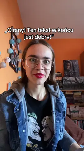 Przed państwem odwieczny dualizm życia pisarza: wiara we własne możliwości oraz absolutny jej brak🤣😅Za każdym razem, kiedy piszę, odbijam się od tych dwóch stanów jak tenisowa piłeczka. A najlepsze jest to, że nie ma nic pomiędzy: albo kocham to, co wyklikałam, albo mam ochotę skasować cały plik i zapomnieć o wszystkim, co miało miejsce🤣Też borykacie się z podobnym problemem? Jak to jest u Was? Koniecznie dajcie znać, czy wewnętrzny krytyk również nie daje Wam spokoju🥲 #writertok #pisarz #writing #booktokpolska #writer 