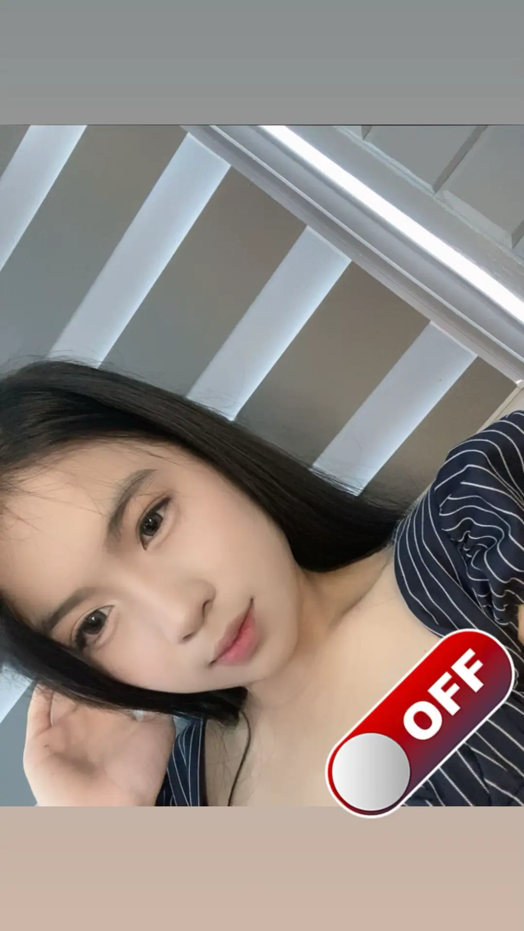 “Em đã từng nghĩ rằng chỉ cần yêu chân thành là đủ, rằng ai đến với em cũng sẽ ở lại. Nhưng rồi đời dạy em hiểu rằng, có những người chỉ xuất hiện để dạy ta một bài học, rồi đi. Em đã khóc, đã gục ngã, đã có lúc tưởng chừng không thể đứng dậy. Nhưng rồi em học cách tự lau nước mắt, tự an ủi mình, tự tìm lại bình yên. Không còn trách ai, cũng chẳng giận ai nữa — chỉ thấy thương bản thân vì đã từng ngây thơ tin vào những điều quá đẹp. Giờ đây, em chọn sống chậm hơn một chút, thương mình nhiều hơn một chút, và không còn chạy theo ai nữa. Ai muốn ở lại thì sẽ ở lại, còn ai muốn đi — em mỉm cười, chúc họ bình an. Vì cuối cùng, em hiểu ra: không phải ai rời đi cũng đáng buồn, và không phải ai ở lại cũng đáng để giữ.” #viral #viral #viral 