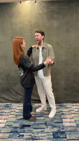 Ginny and Neville haven’t changed! ⚡️🦁 #harrypotter #nevillelongbottom #ginnyweasley #dreamitcon #gryffindor 