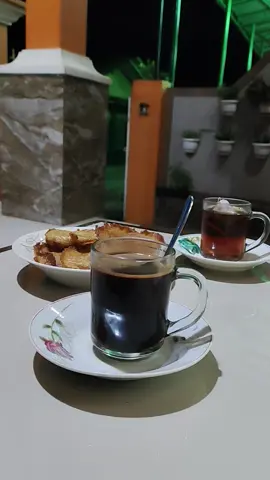 isi kata2 sendiri saya mau tidur😴😴😴👉☕☕#tiktokviral #ngopi #kopipahitku219💞 #kopigapakegula #coverlagu 