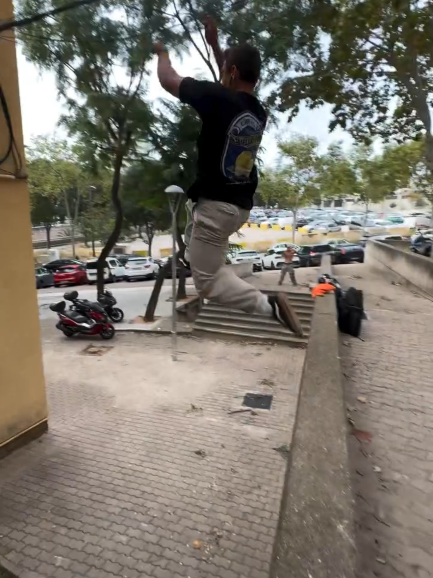How do you even train for this? 😳 ( 🎥 @elputoweasel1 ) #Unreel #Extreme #Parkour #Freerunning #Sendit