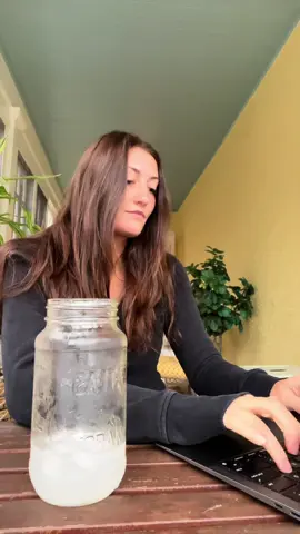 Obsessed with these electrolytes - so good for a dehydrated girl like myself ! 10% off for new customers w INFG-25DANIIINATOR10 @onequince #QuincePartner