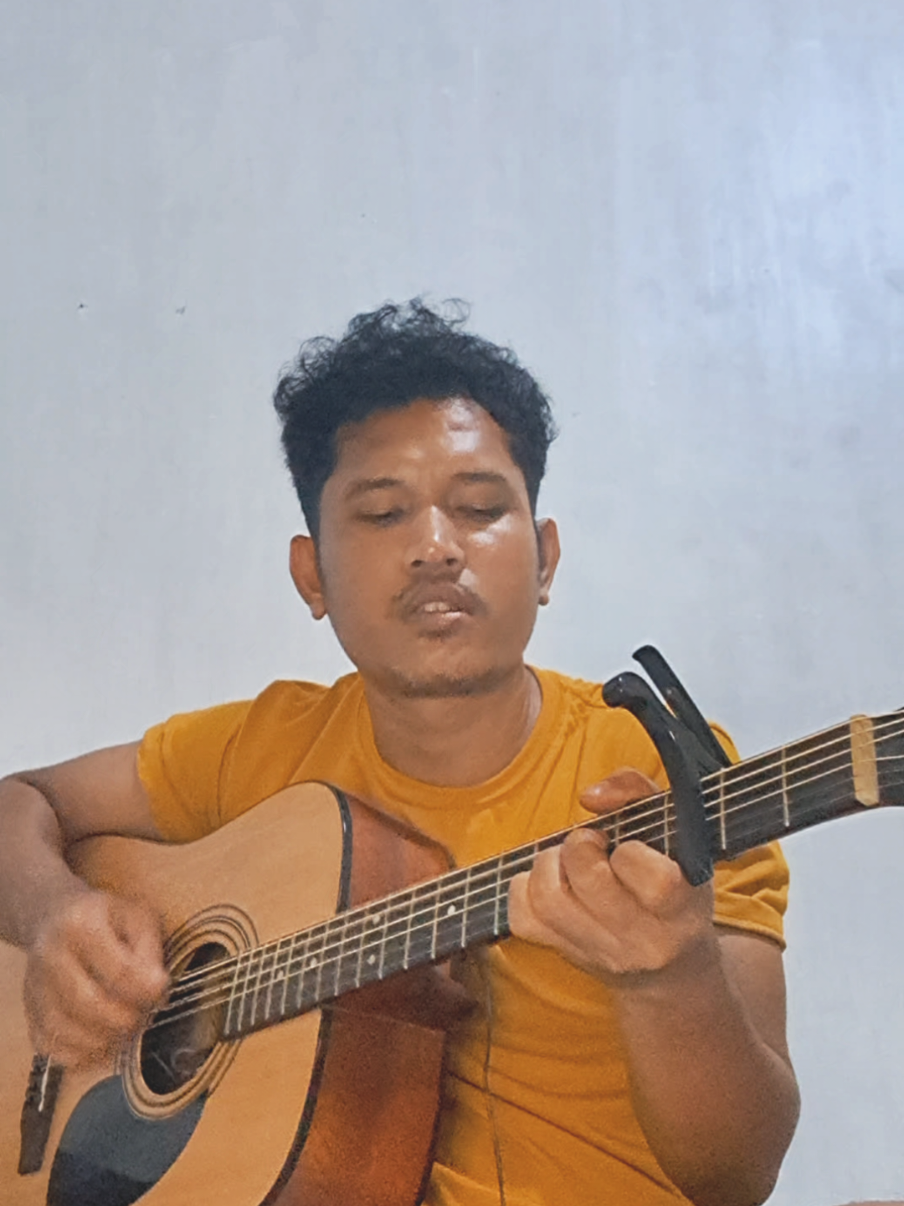 Membalas @yogipratamaaaa Kekgitulah kira kira ya😂 #tutorialgitar #biarlah #killingmeinside #fypシ 