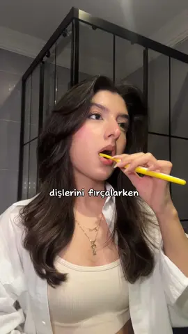 Diş eti bakımı sadece fırçalamakla bitmiyor 🦷✨ Doğru ürünleri seçmek ve düzenli kontrol de çok önemli.  Diş eti sorunları bazen diş taşı ya da vitamin eksikliğinden de kaynaklanabiliyor. Bu yüzden kan değerlerine baktırıp, eksiklik varsa doktor önerisiyle takviye alınmalı veya ağız sağlığı ile ilgili bir sorun varsa ilk iş diş hekimine gidilmeli💌 Unutmayın, sağlıklı diş etleri olmadan beyaz dişler hiçbir işe yaramaz 🦷   #reklam #işbirliği #zubio #dişmacunu #ağızbakımı 