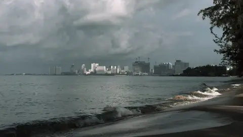 ម៉ែ! កូនអកតញ្ញូម្នាក់នេះមិនដែលធ្វើឲ្យម៉ែសប្បាយចិត្ត ម៉ែនើយហត់ហើយកូនសុំទោស🙏🙏🙏🙏#Tiktok