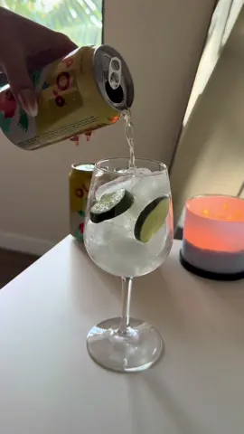 I made this Crisp Apple Mocktail using OLIPOP Crisp Apple, and it’s the perfect balance of refreshing and sweet — tastes just like autumn in a glass 🍏🤍 #creatorsearchinsights @OLIPOP #bestsoda #guttok #olipoparmy 