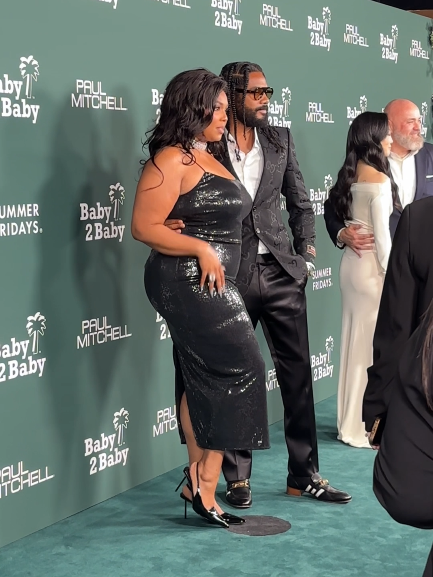 Lizzo’s found her sentimental man who pumps her up. 😍 The singer hit the 2025 @baby2babyofficial Gala Presented by @paulmitchell with boyfriend Myke Wright by her side. 💘