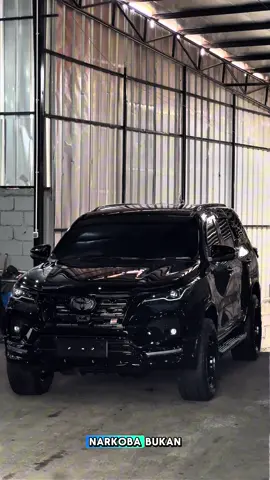 FORTUNER AMBIL PAKET LENGKAP!! - Sppf Chrome delete  - Sppf silver delete  - PPF fullbody  - over vender black gloss - Black out interior  - premium full dtailing coating  #fypage #reelsinstagram #reels #reelsvideo #fypreels #fypp #fypdongggggggg #dresscoated #fortuner #fortunerclubindonesia #fortunergrsport #fortunerclub 