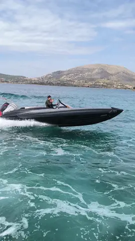 Beauty built to fly 🪽 #Saita26 #DesignMeetsPower #PerformanceBoats @Mercury Racing 