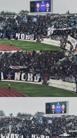 perlahan lahan suasana kanjuruhan mulai terasa, kembalilah singo singo edan dan gemuruhkanlah rumah kalian. Terimakasih jakmania telah menghidupkan dan membangunkan gairah sepak bola malang 💙🦁🐯🧡 #aremania #thejakmania #aremafc #persija #briliga1 