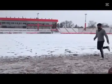 تمرین در برف 😉⚽️🥶 #fypppppppppppppp #Foryou #trend #football #تاجیک_هزاره_ازبک_پشتون_ترکمن🇦🇫 