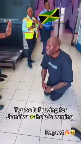 #Tyrese praying for Jamaica 🇯🇲 god bless you ✊🏻💙🔥