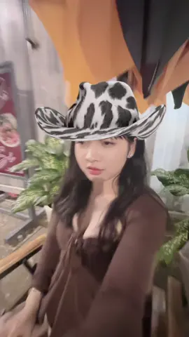 Khánh Linh, đừng ngủ nữa, dậy đi 😆😆