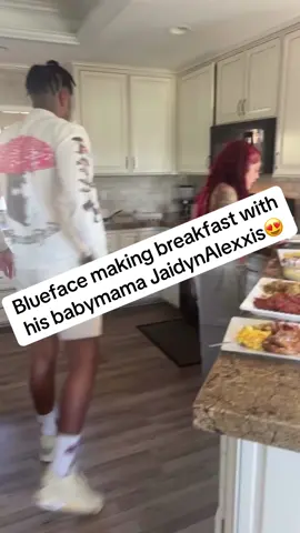 Blueface wakes up at 5 in the morning🫣 #chrisean #chriseanrock #blueface #fyp #jaidynalexxis 