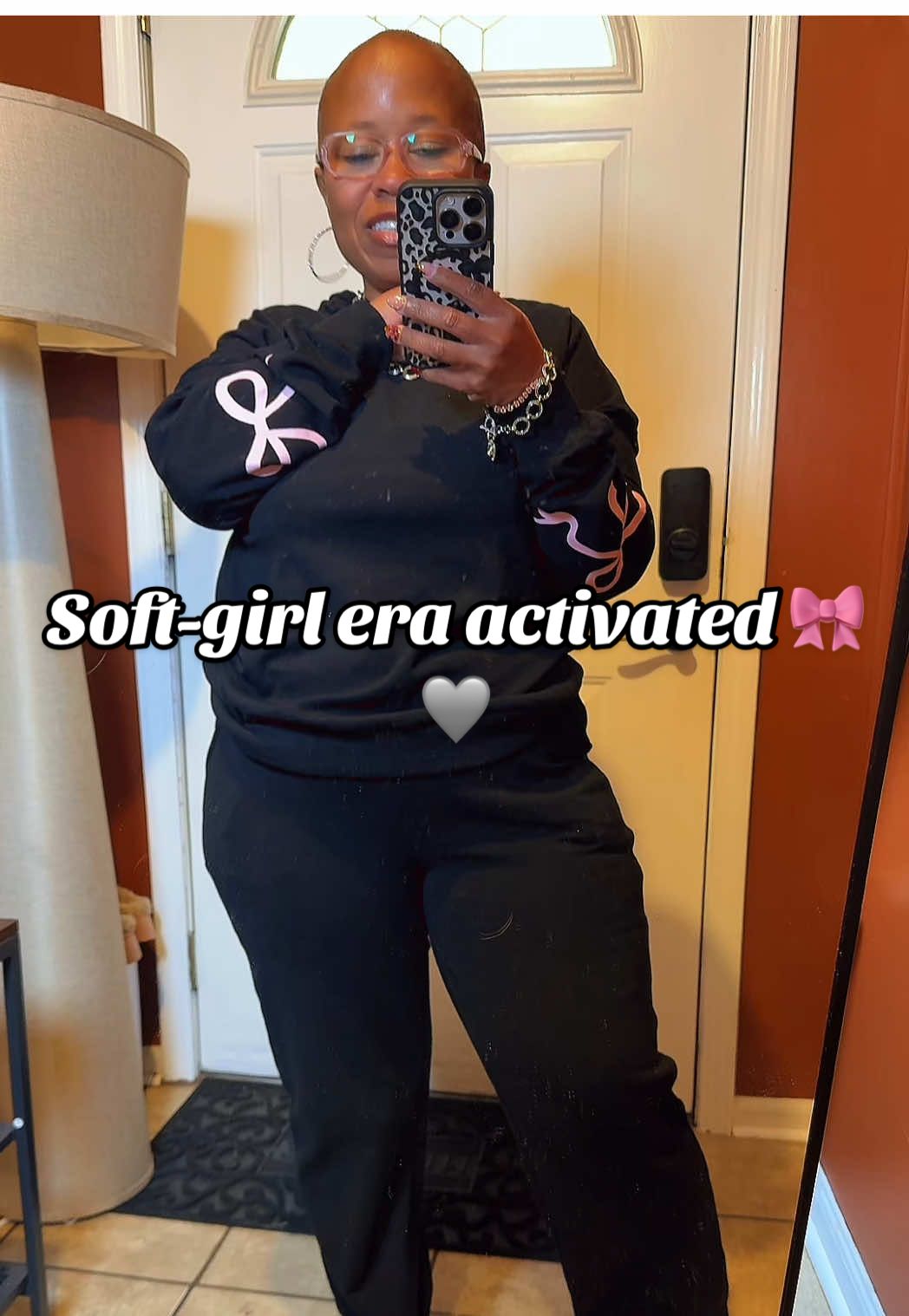 Comfy but make it girly 💕  #TikTokShopFinds #CozyGirlVibes #LoungewearSet #MomStyle #TikTokMadeMeBuyIt 