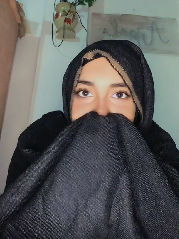 . . . . #relatablememes #mominaiahaq #foryoupage #thehijabimomina #creatorsearchinsight  | winter memes | creator search insight | memes | fashion memes | foryoupageofficial| viral | TikTok trend| 