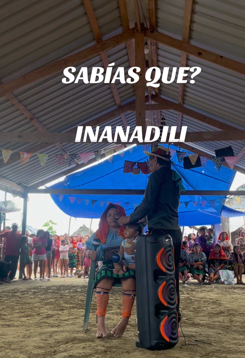 👶 ¿Sabías que los cantos de arrullo gunas contienen versos que aconsejan al niño o niña sobre su futuro papel en la comunidad —por ejemplo: ayudar a su familia– y así inician su formación desde muy pequeños? . . . #danzaguna #gunayala #panama #parati #sigueme 