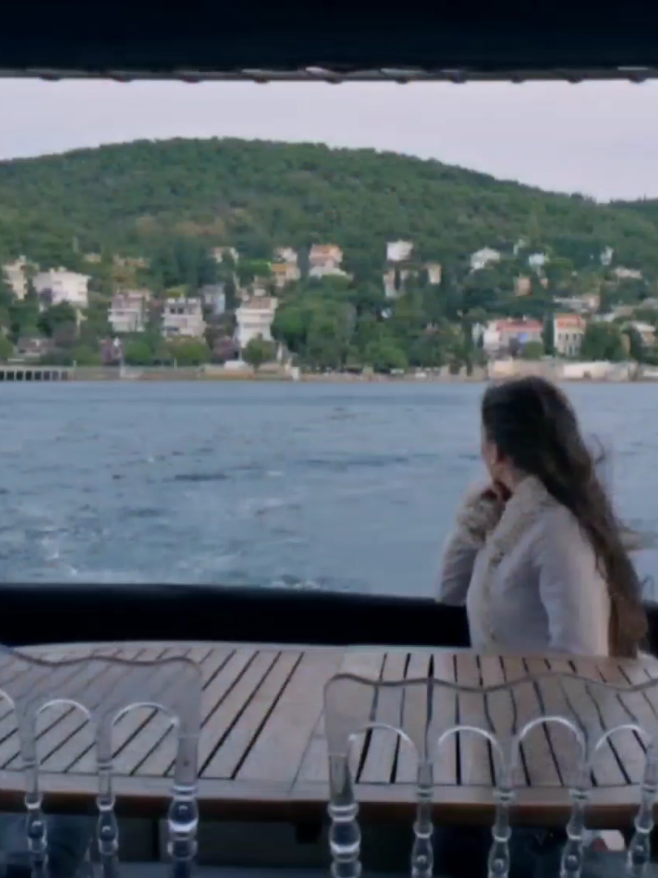 وأشعرُ أن في الأيامِ شيئًا سوف ألقاهُ وأشعر أنّه فرَحٌ كما قلبي تمنّاهُ .. 🤍♾️ #karasevda #neslihanatagul #fyp #explore #اكسبلور 