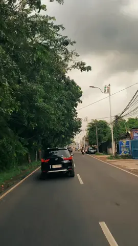 Penggilingan sore hati ketika sedang mendung