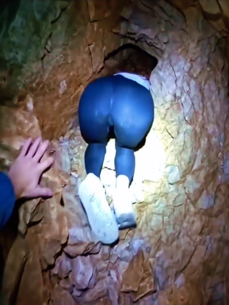 Poor Girl Weird Story #scary #horrortok #analoghorror #horrorstory #truestory 