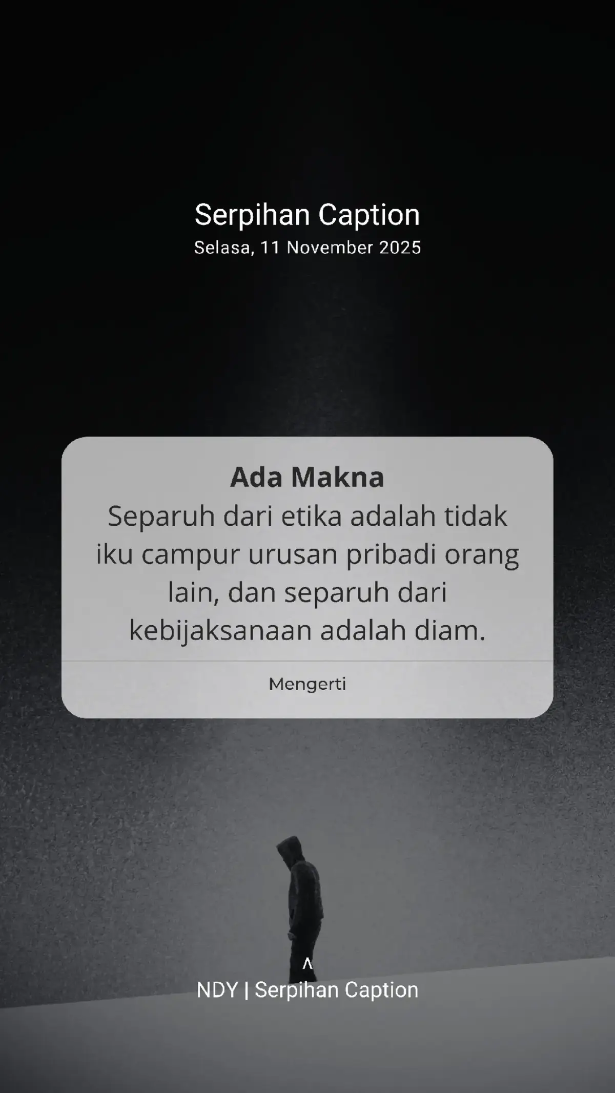 Separuh dari etika adalah tidak ikut campur dalam urusan pribadi orang lain, karena semakin kita tahu banyak hal yang bukan urusan kita, semakin besar peluang kita kehilangan ketenangan. Ada saat di mana yang paling bijak bukanlah mereka yang paling banyak bicara, tapi yang tahu kapan harus berhenti berkomentar. Tidak semua hal butuh pendapat, dan tidak setiap cerita perlu dijadikan bahan bicara. Kadang, menahan diri adalah bentuk tertinggi dari sopan santun. Sementara itu, separuh dari kebijaksanaan ada pada diam. Diam bukan berarti tidak tahu, melainkan tahu terlalu banyak tapi memilih untuk tidak semua diungkapkan. Dalam diam, kita belajar memilah mana yang penting dan mana yang hanya buang energi. Dunia ini terlalu bising oleh opini, terlalu cepat menghakimi. Maka, menjadi bijak bukan soal siapa yang paling benar, tapi siapa yang paling tenang saat orang lain kehilangan kendali. #quotes #storytime #sadvibes #galaubrutal #fyp 