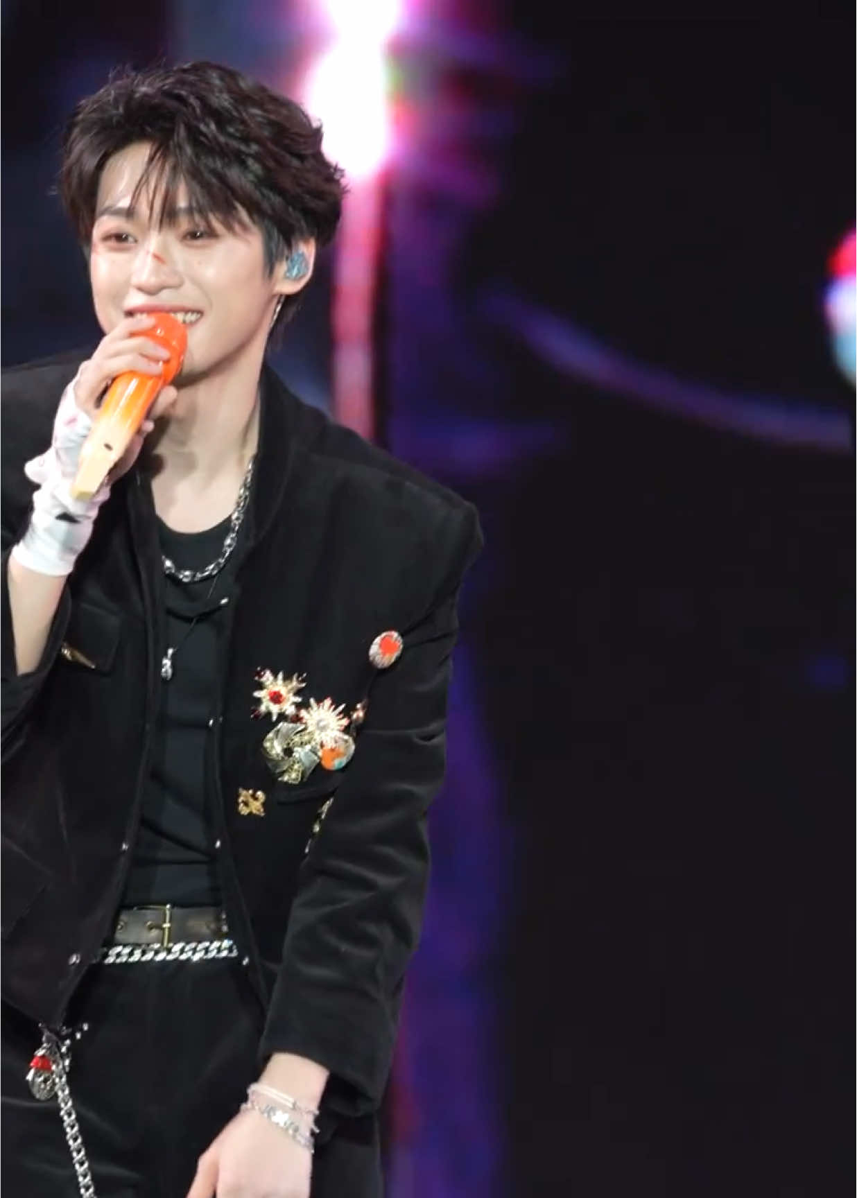 Ziyu was teaching us how to sing his new song 💙💙💙 Cr. La rencontre #ziyu #musicfestival #bl #live #singing 